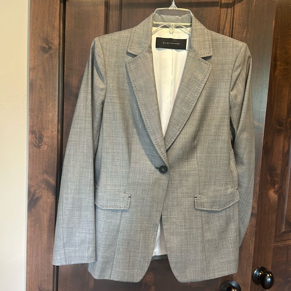 Elie Tahari classic summer weight wool blazer for everything!